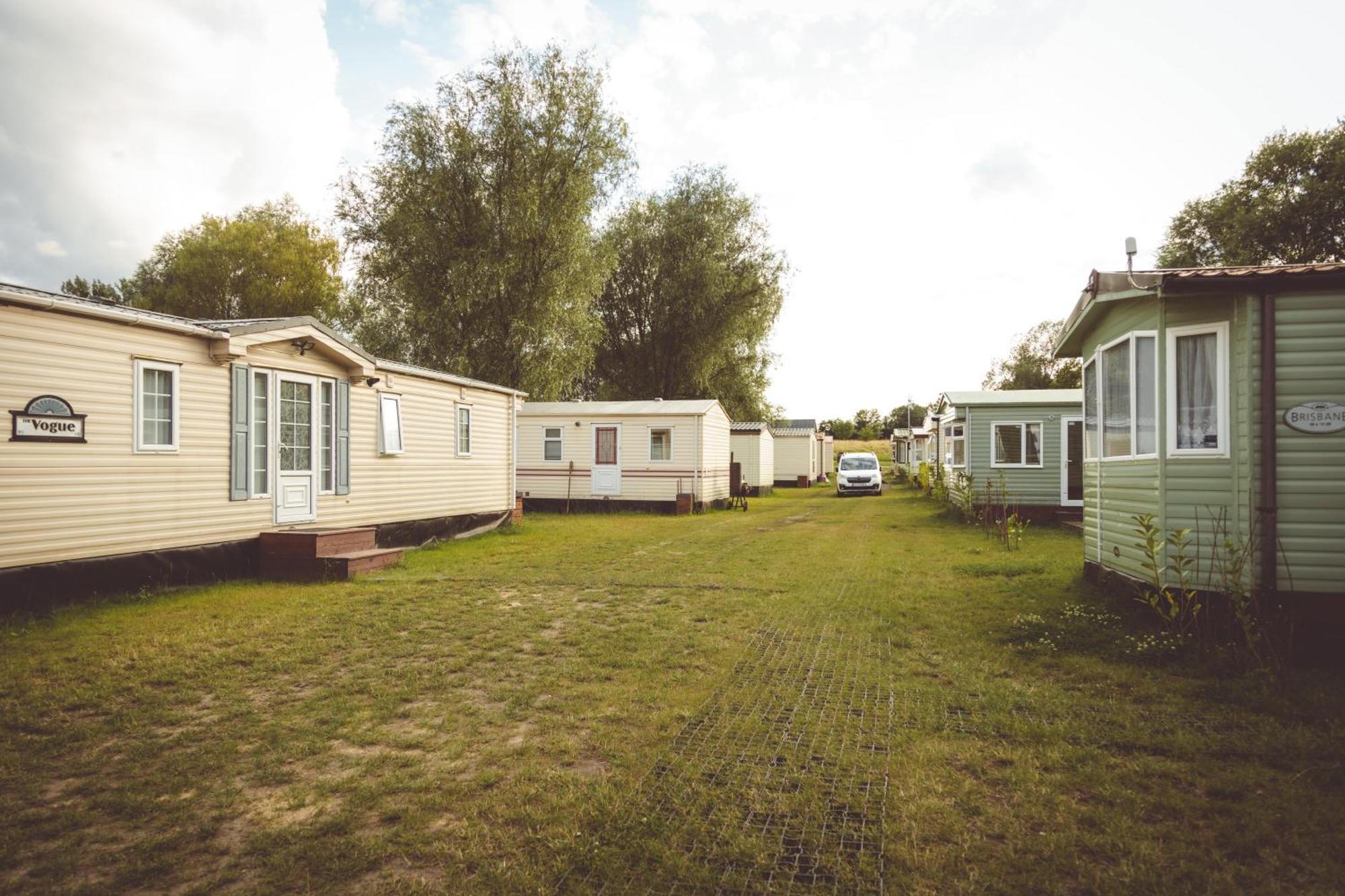 Osrodek Wypoczynkowy "Marina Rozbejko" Villa มิชลีบูร์ช ภายนอก รูปภาพ