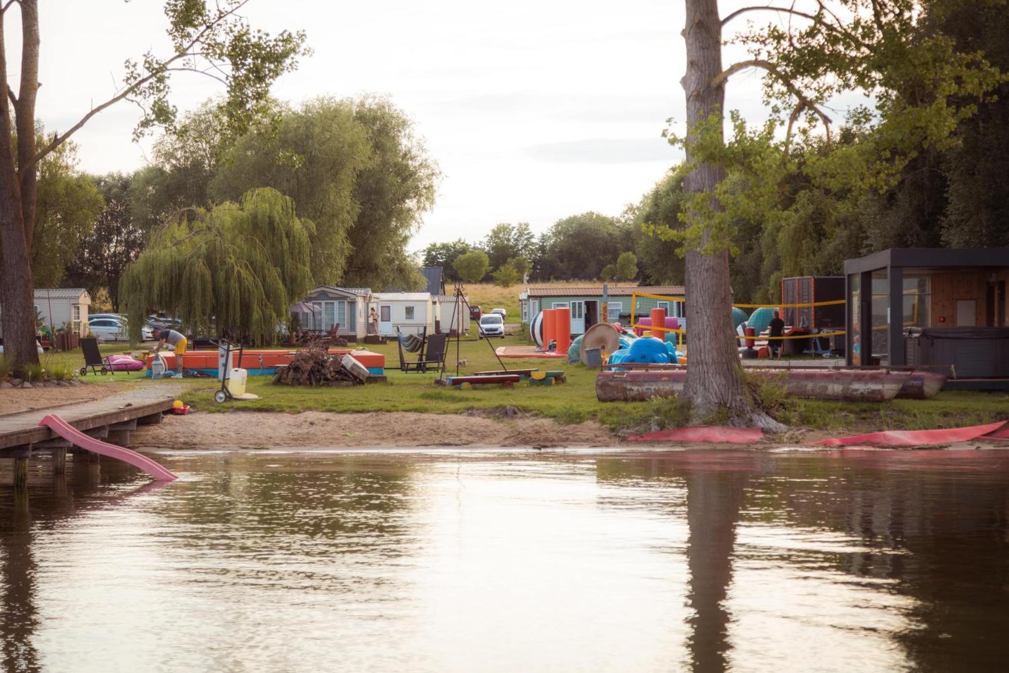 Osrodek Wypoczynkowy "Marina Rozbejko" Villa มิชลีบูร์ช ภายนอก รูปภาพ